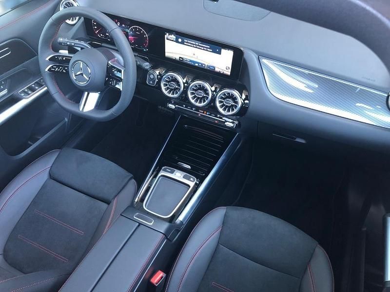 Usata Mercedes GLA200 AMG 163 CV (119 kW) 2024 Argento SUV