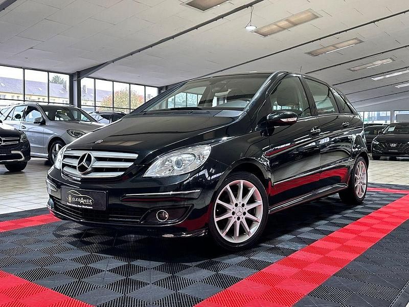 Kosmosschwarz Gebraucht 2006 Mercedes B150 Van / Kleinbus | 5.990 € (Fairer Preis) - Bild 1/4