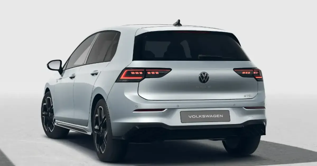 Neu VW Golf VIII R-line 150 PS (110 kW) 2026 Oyster silver/black roof Limousine