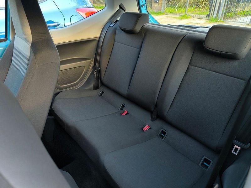 Second-hand VW up! 65 CP (47 kW) 2020 Albastru Hatchback