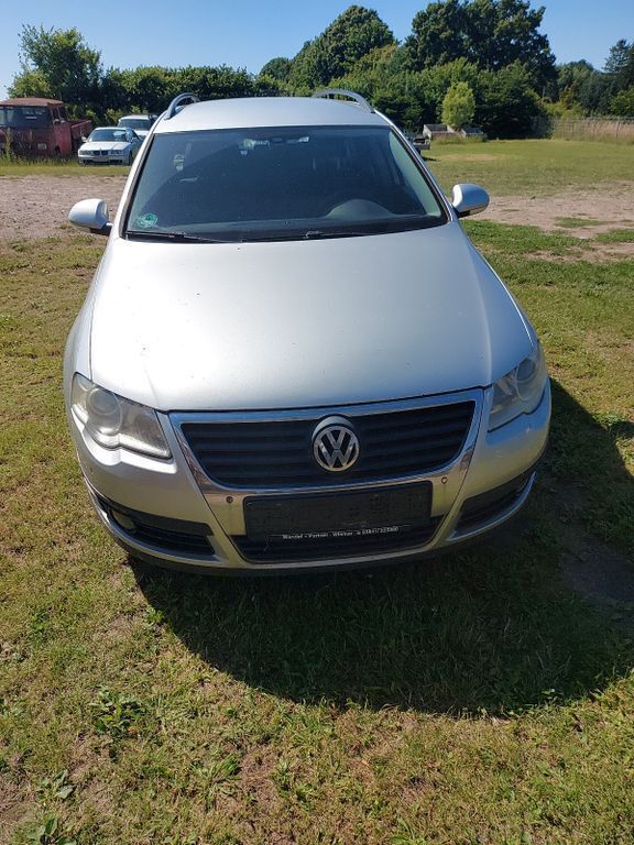 Silber Gebraucht 2010 VW Passat Kombi | 895 € (Superpreis) - Bild 1/4