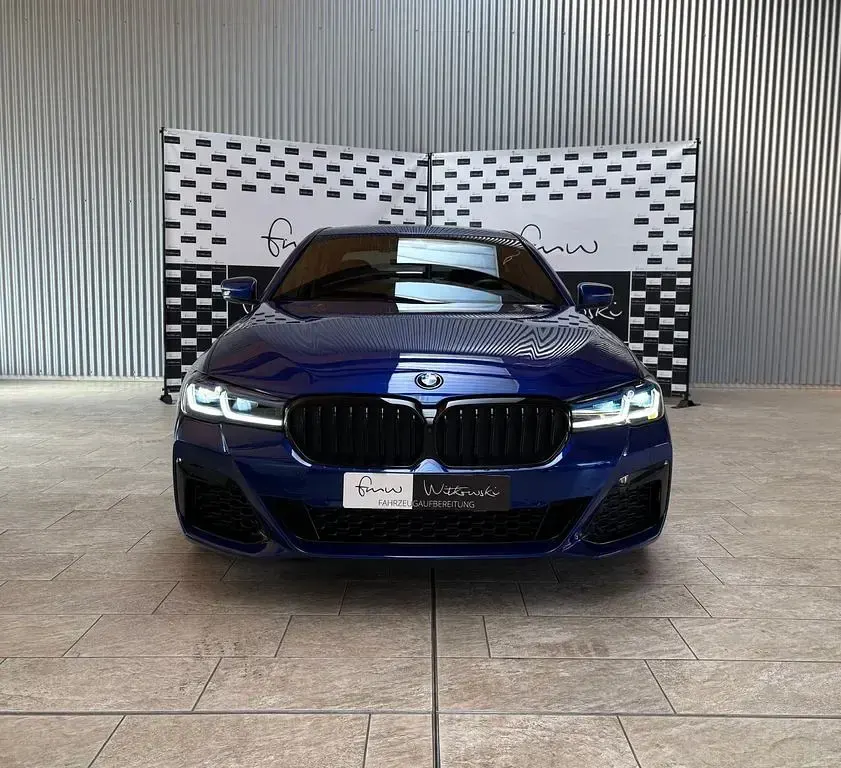 Gebraucht BMW M550 Performance 530 PS (389 kW) 2021 Blau Limousine