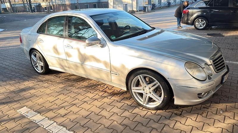 Silber Gebraucht 2007 Mercedes E320 Limousine | 5.500 € (Guter Preis) - Bild 1/4