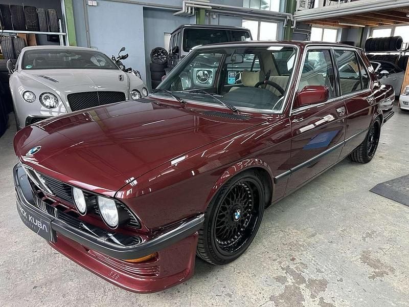 Gebraucht BMW 528 184 PS (135 kW) 1983 Burgundrot Limousine