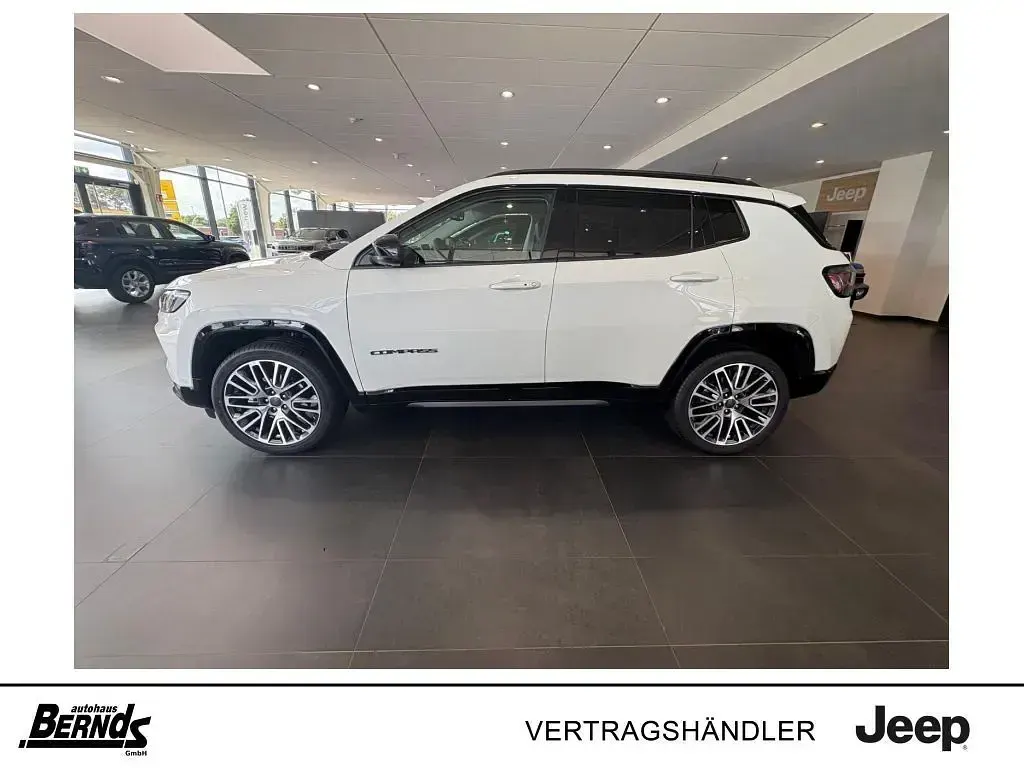 Gebraucht Jeep Compass Summit 129 PS (94 kW) 2025 Alpine white (metallic) SUV