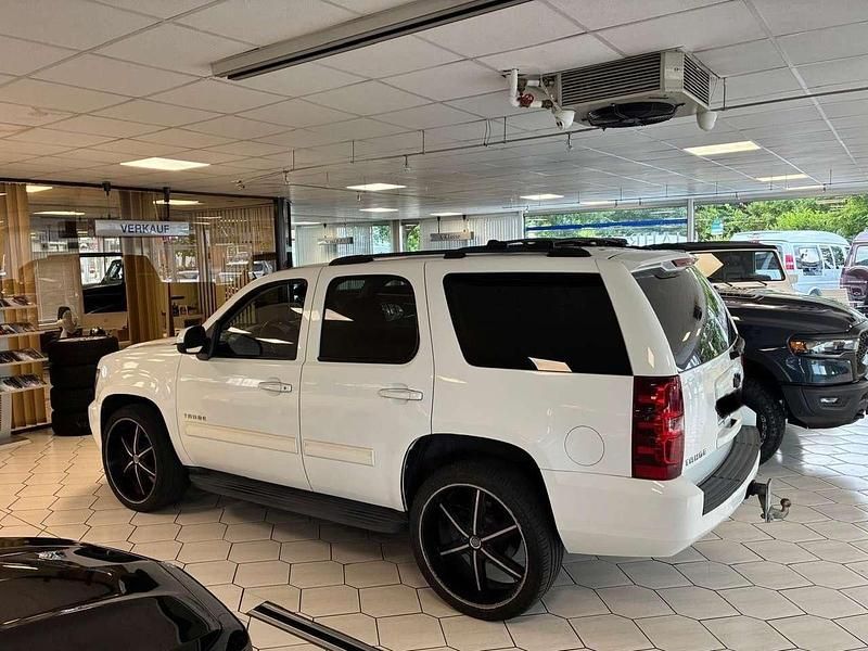 Weiß Gebraucht 2011 Chevrolet Tahoe LS SUV | 14.900 € - Bild 1/4