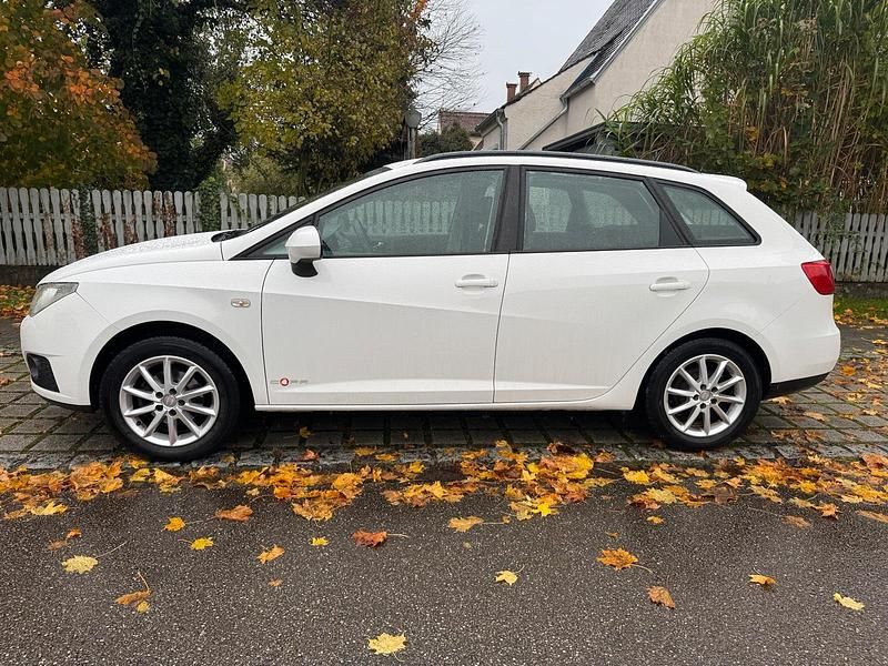 Weiß Gebraucht 2012 Seat Ibiza ST Kombi | 4.290 € (Fairer Preis) - Bild 1/4