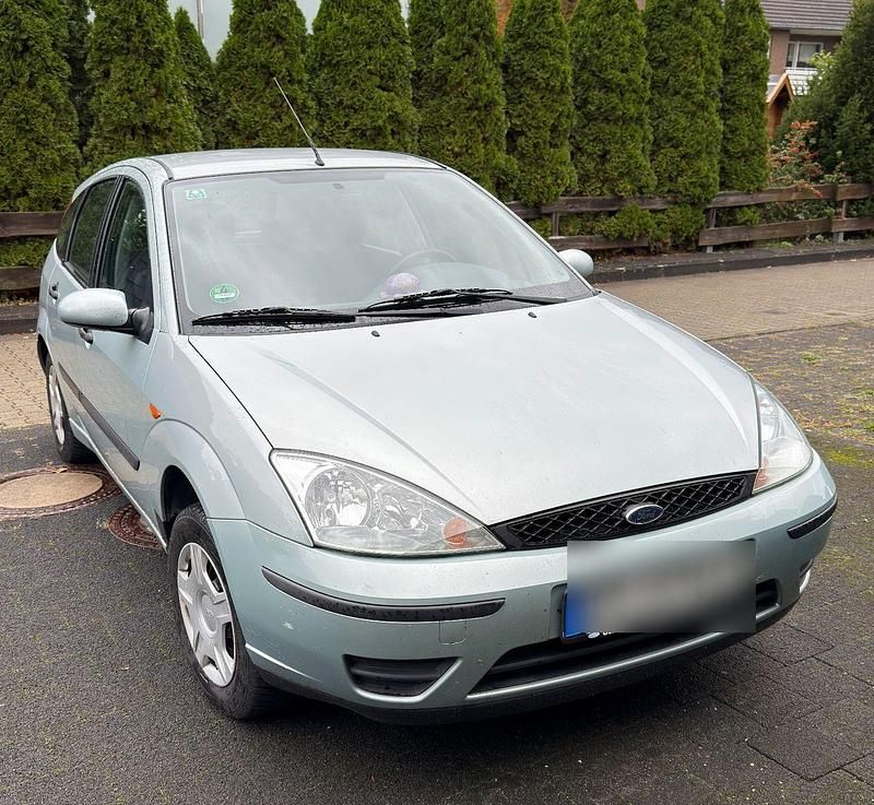 Grün Gebraucht 2004 Ford Focus Limousine | 700 € (Guter Preis) - Bild 1/4