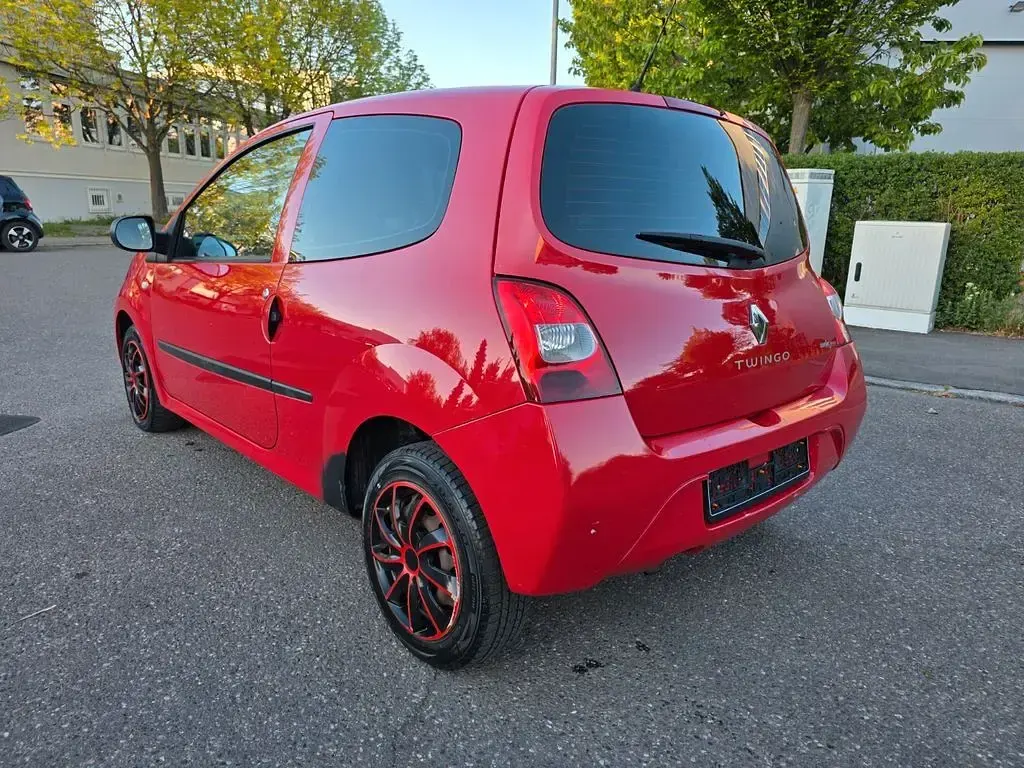 Używany Renault Twingo Authentique 58 KM (42 kW) 2010 Czerwony Hatchback