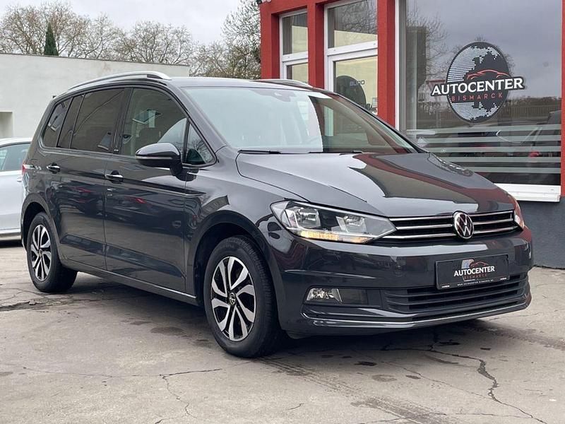 Gebraucht VW Touran Active 122 PS (89 kW) 2022 Grau Van / Kleinbus