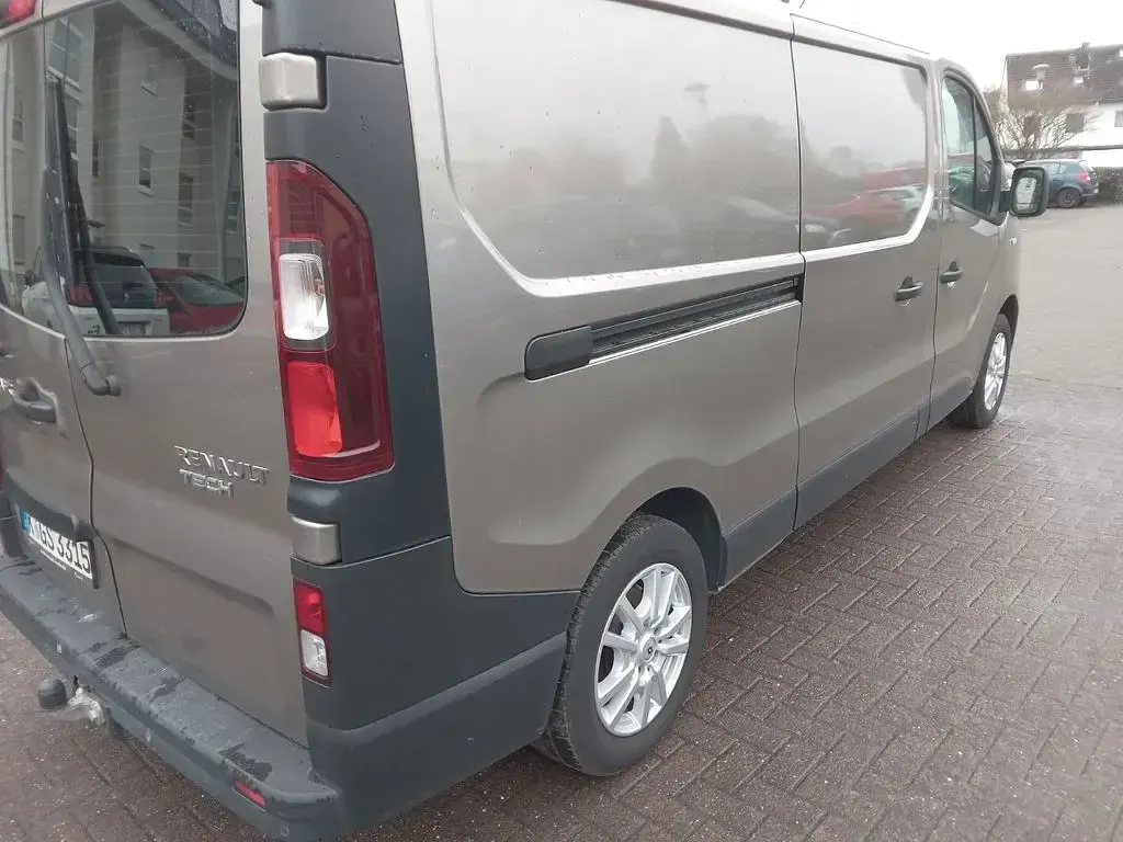 Gebraucht Renault Trafic 145 PS (106 kW) 2017 Braun Van / Kleinbus