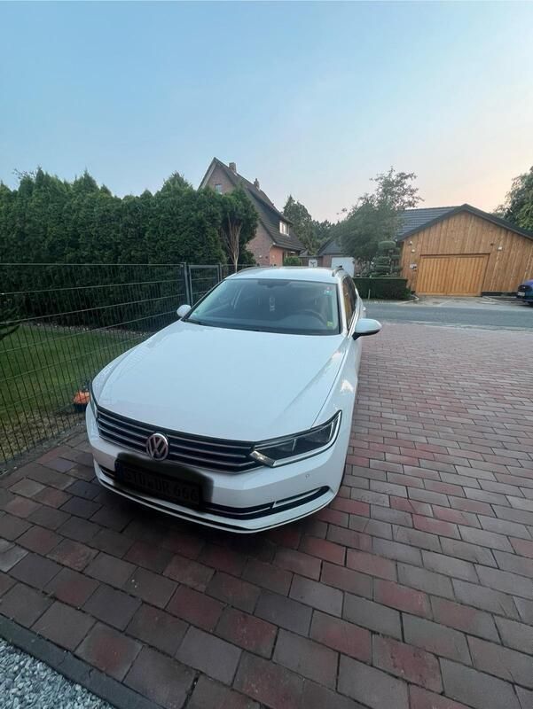 Weiß Gebraucht 2016 VW Passat Comfortline Kombi | 9.000 € (Teuer) - Bild 1/4