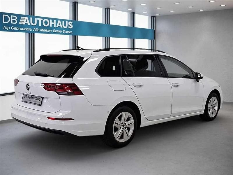 Gebraucht VW Golf VIII Life 131 PS (96 kW) 2023 Weiß Kombi