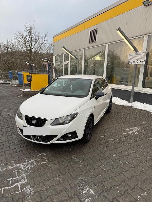 Weiß Gebraucht 2011 Seat Ibiza Copa Kleinwagen | 3.750 € (Fairer Preis) - Bild 1/4