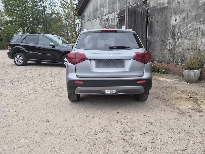 Gebraucht Suzuki Vitara 140 PS (102 kW) 2018 Silber SUV