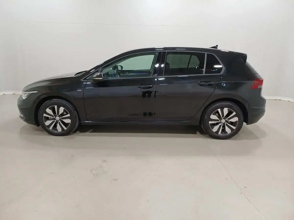 Gebraucht VW Golf VIII Move 150 PS (110 kW) 2024 Grenadillschwarz metallic Limousine