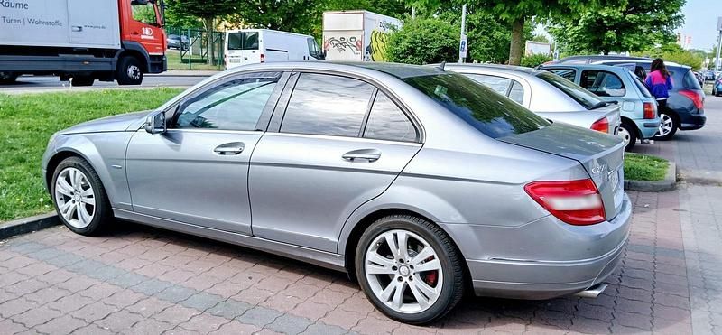 Gebraucht Mercedes C250 204 PS (150 kW) 2010 Grau Limousine