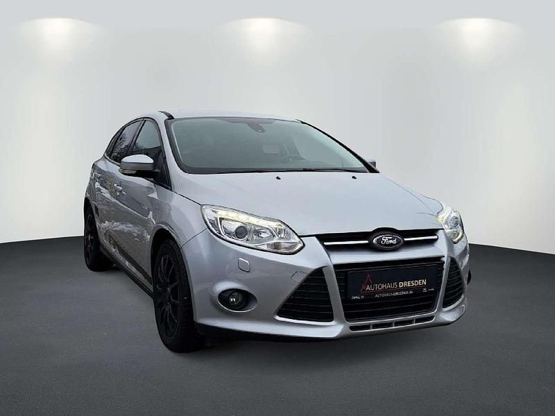 Gebraucht Ford Focus Trend 125 PS (91 kW) 2013 Polarsilber metallic Limousine