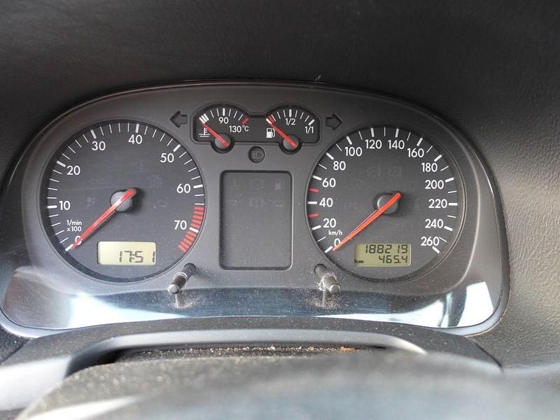 Gebraucht VW Bora Basis 101 PS (74 kW) 1999 Rot Limousine