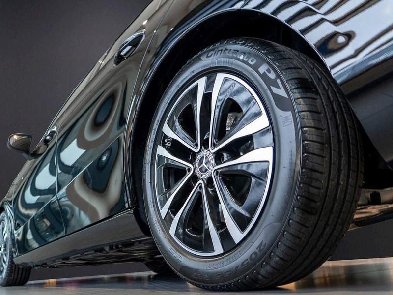 Gebraucht Mercedes A200 163 PS (119 kW) 2026 Schwarz Limousine