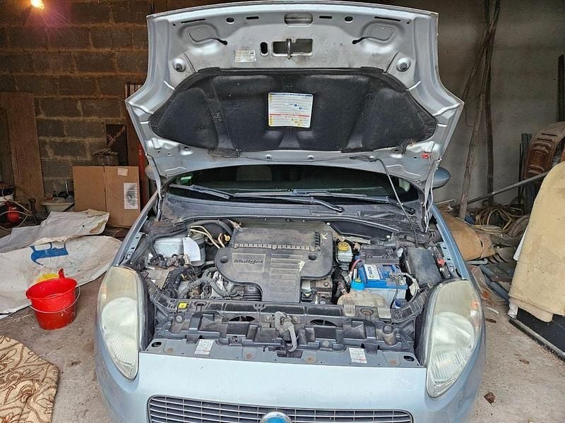 Gebraucht Fiat Grande Punto 90 PS (66 kW) 2007 Silber Kleinwagen