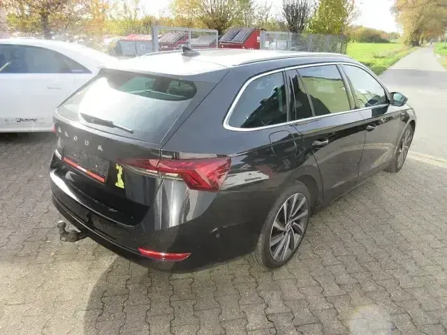 Gebraucht Skoda Octavia Style 150 PS (110 kW) 2022 Blackmagic perleffekt Kombi