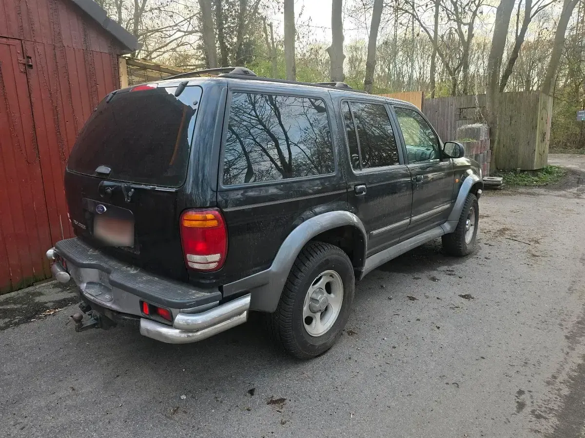 Używany Ford Explorer 206 KM (151 kW) 1998 Czarny SUV