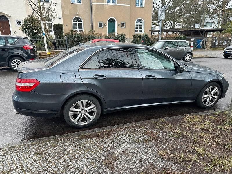 Gebraucht Mercedes E350 231 PS (169 kW) 2009 Grau Limousine