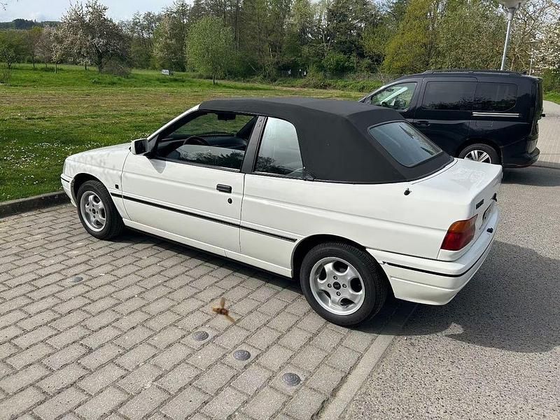 Gebraucht Ford Escort Cabriolet 71 PS (52 kW) 1992 Weiß Cabrio