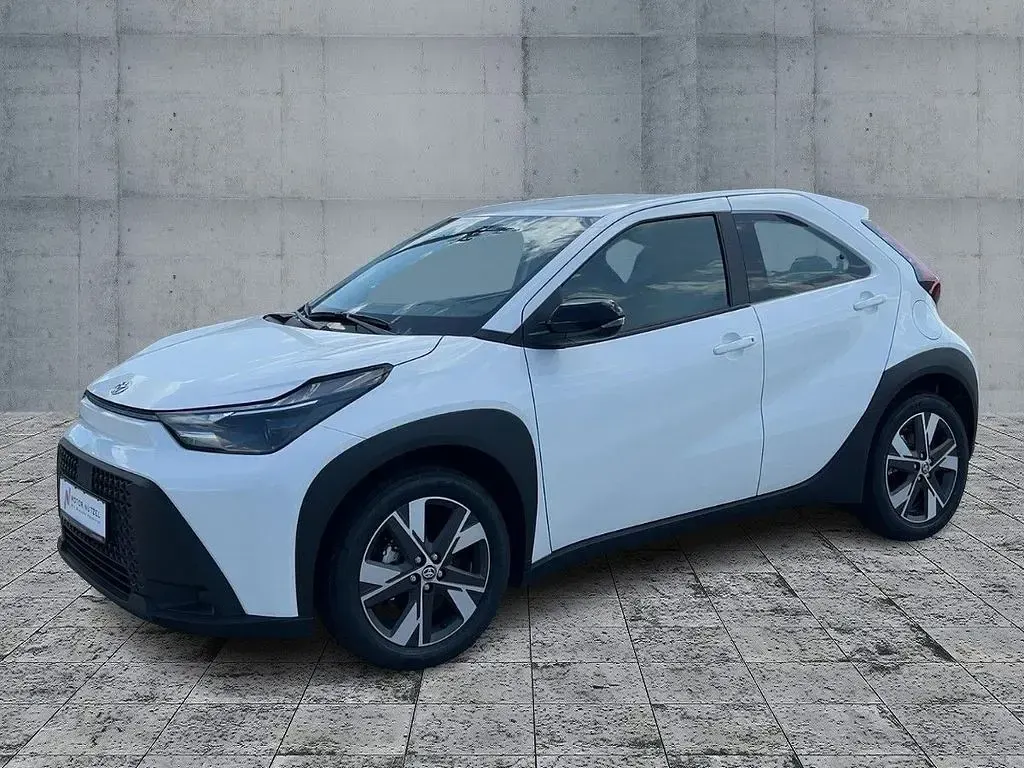 Neu Toyota Aygo X Active 92 PS (67 kW) 2026 Weiß SUV
