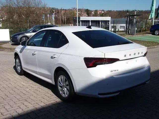 Nowe Skoda Octavia Selection 150 KM (110 kW) 2026 Biały Sedan/Limuzyna