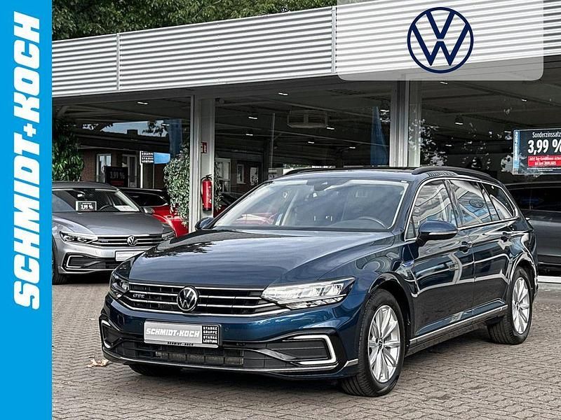 Blau Gebraucht 2021 VW Passat GTE Kombi | 26.790 € (Teuer) - Bild 1/4