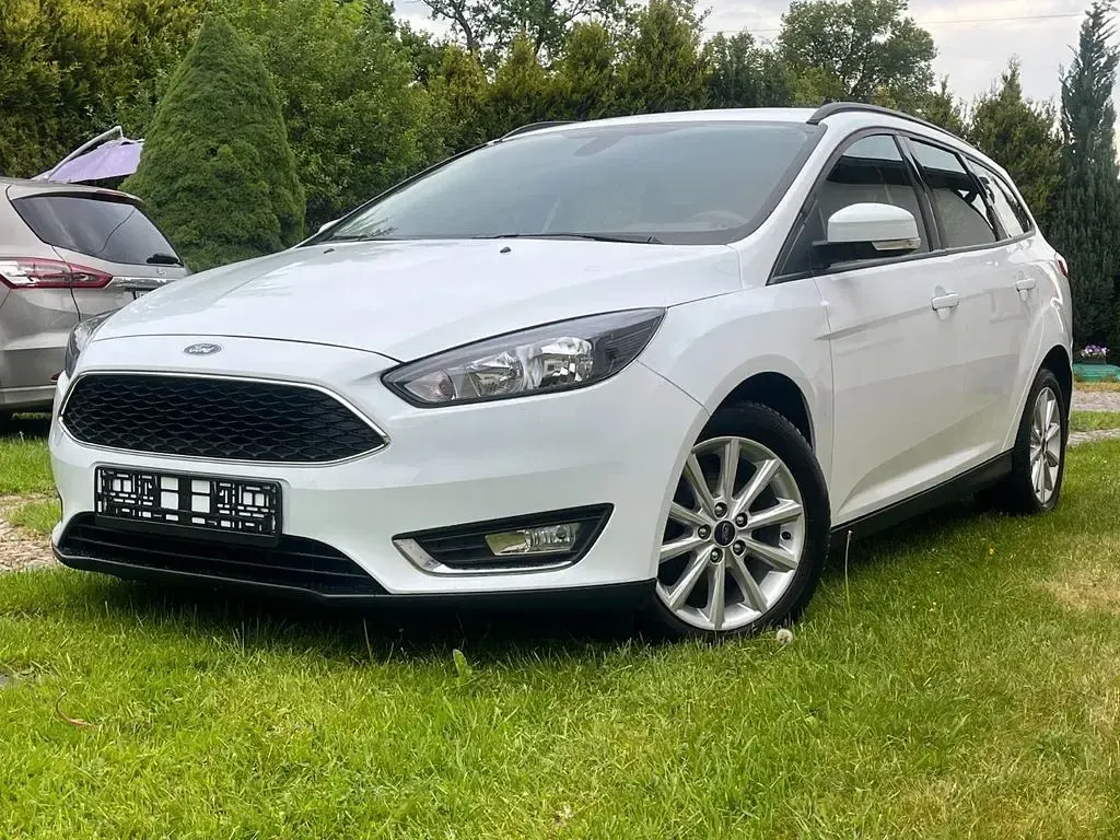 Gebraucht Ford Focus Business Edition 125 PS (91 kW) 2018 Weiß Limousine