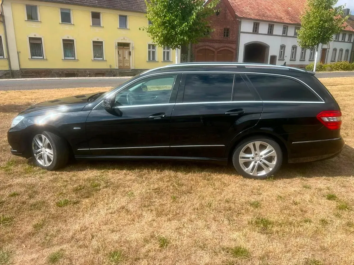 Gebraucht Mercedes E350 231 PS (169 kW) 2010 Schwarz Kombi