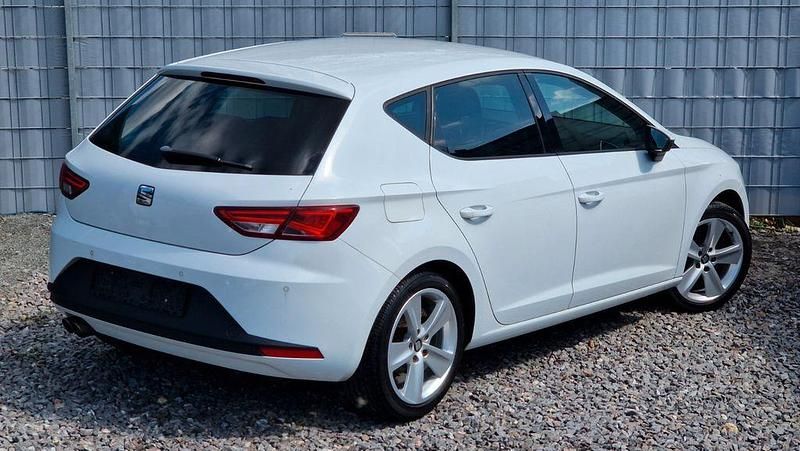 Usado Seat Leon FR 140 HP (102 kW) 2013 Branco Sedan