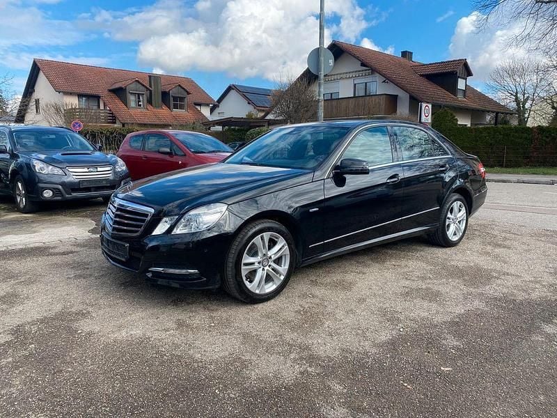 Gebraucht Mercedes E250 Avantgarde 204 PS (150 kW) 2011 Schwarz Limousine