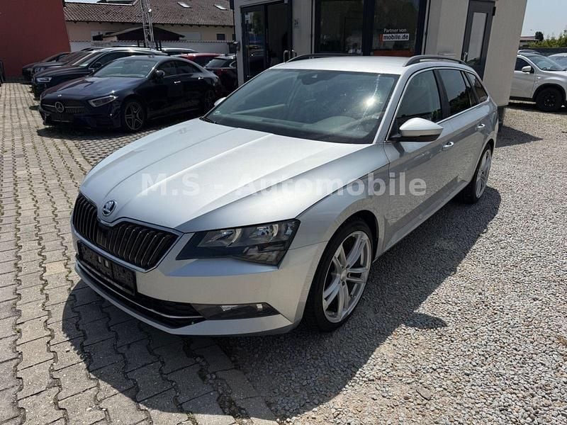 Brilliantsilber metallic Gebraucht 2016 Skoda Superb Ambition Kombi | 14.499 € (Fairer Preis) - Bild 1/4