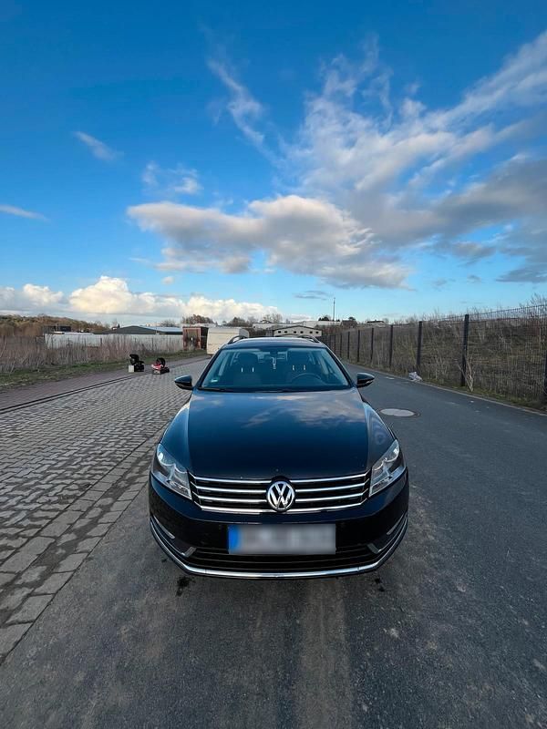 Gebraucht VW Passat 140 PS (102 kW) 2012 Schwarz Kombi