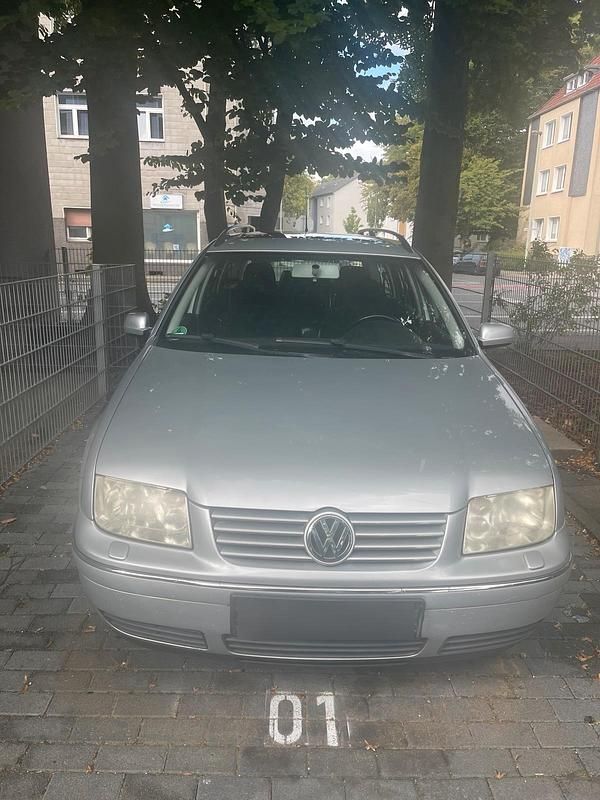 Silber Gebraucht 2001 VW Bora Limousine | 800 € - Bild 1/4