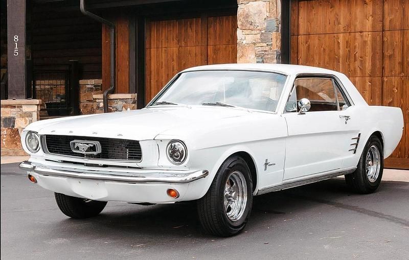 Weiß Gebraucht 1966 Ford Mustang Cabrio | 18.000 € - Bild 1/4