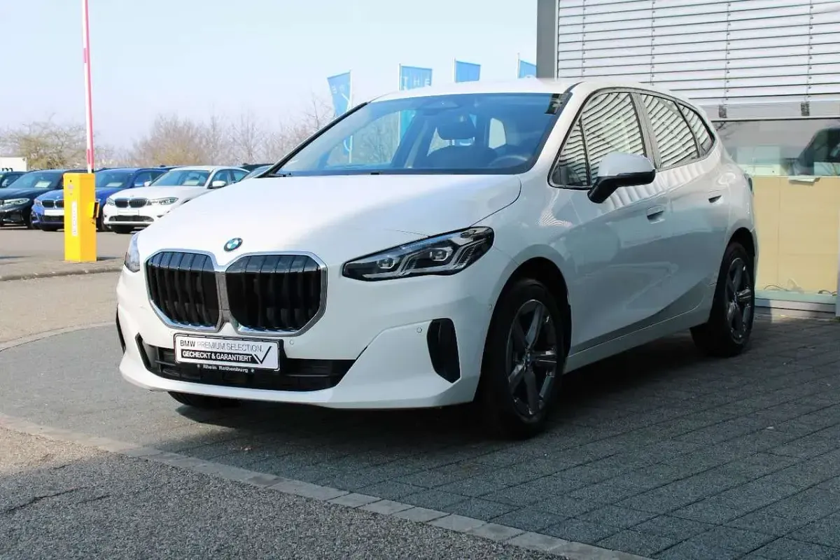 Używany BMW 220 Active Tourer 170 KM (125 kW) 2025 Biały Minivan