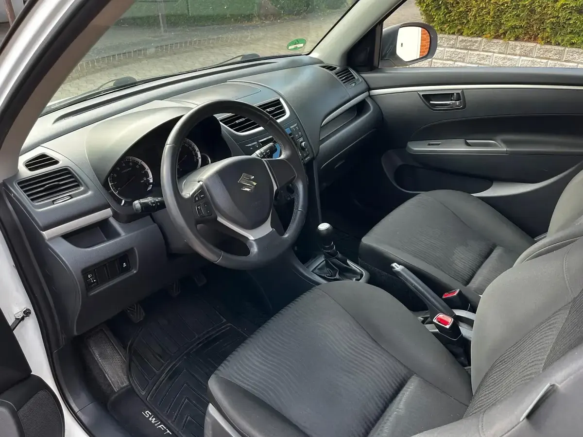 Gebraucht Suzuki Swift 94 PS (69 kW) 2013 Weiß Kleinwagen