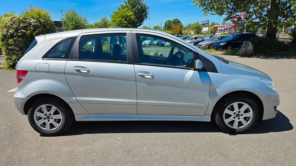 Gebraucht Mercedes B160 95 PS (69 kW) 2010 Silber Kleinwagen