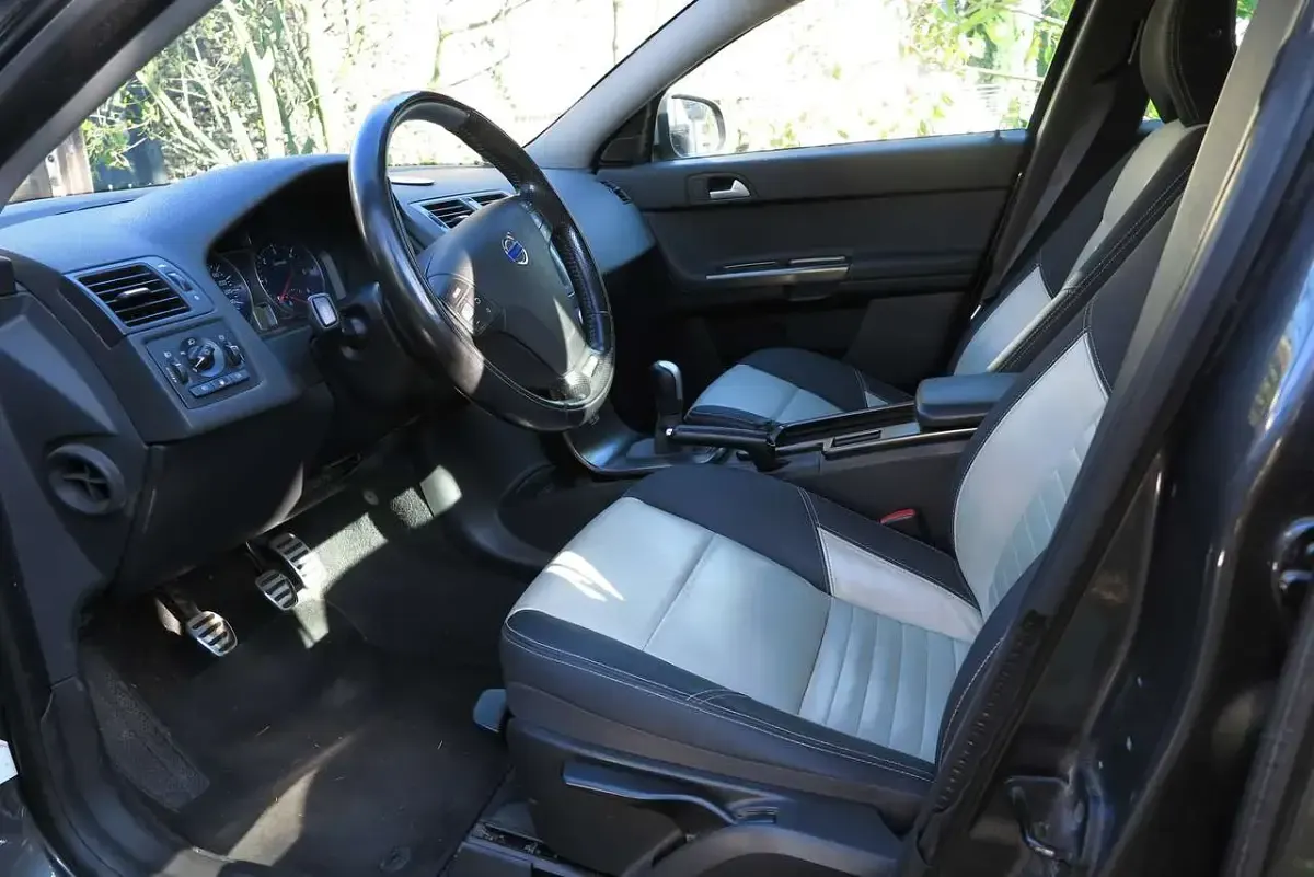 Gebraucht Volvo V50 Momentum 110 PS (80 kW) 2010 Grau Kombi