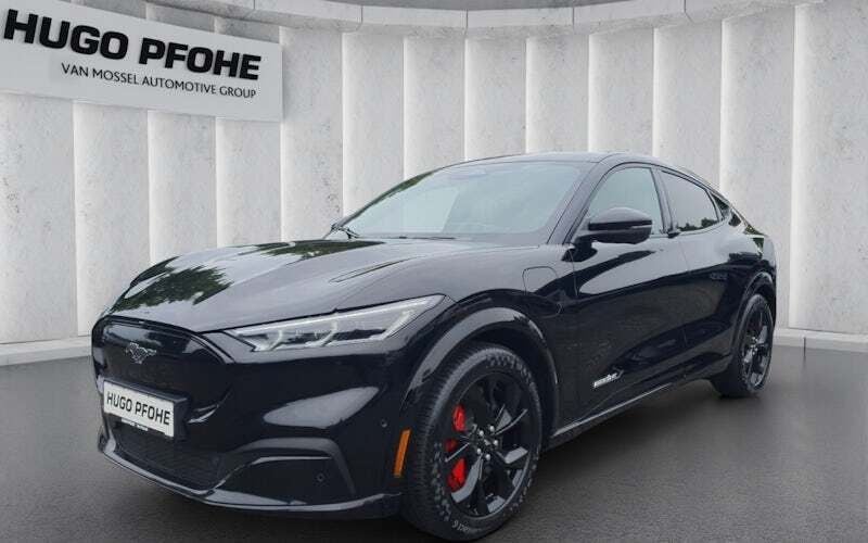 Schwarz Gebraucht 2023 Ford Mustang Mach-E Extended Range SUV | 38.980 € (Fairer Preis) - Bild 1/4