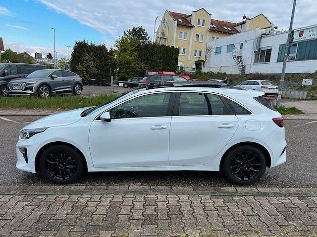 Gebraucht Kia Ceed Spirit 136 PS (100 kW) 2020 Weiß Kleinwagen