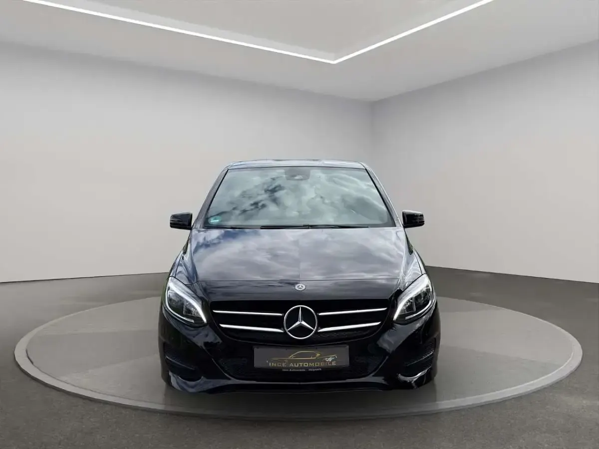 Gebraucht Mercedes B180 Edition 122 PS (89 kW) 2018 Schwarz Kleinwagen