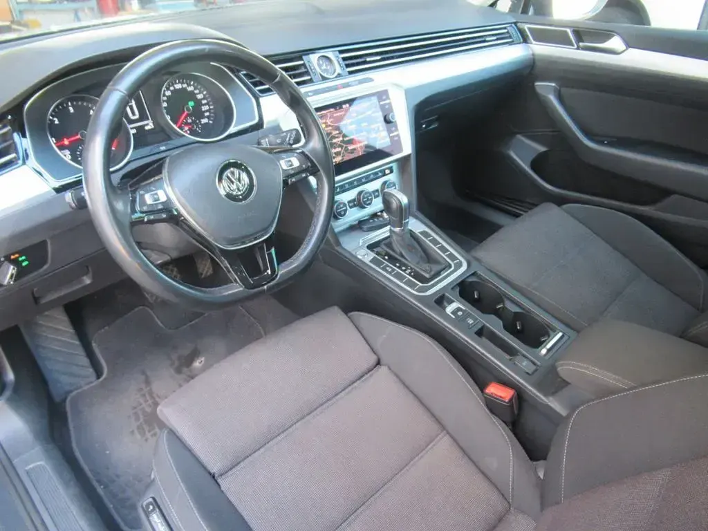 Gebraucht VW Passat Comfortline 150 PS (110 kW) 2018 Grau Kombi