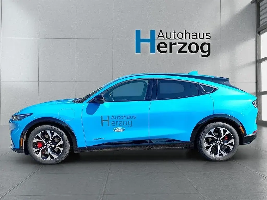 Gebraucht Ford Mustang Mach-E 197 kW (269 PS) 2023 Grabber blue metallic SUV