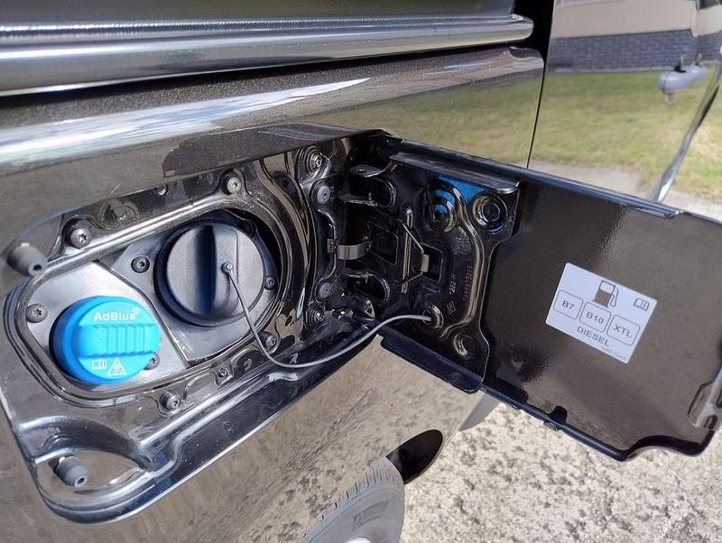 Second-hand Renault Express 95 CP (69 kW) 2022 Negru Monovolum